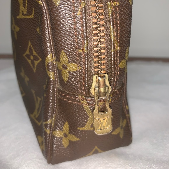 Louis Vuitton Monogram Trousse De Toilette - Picture 9 of 10